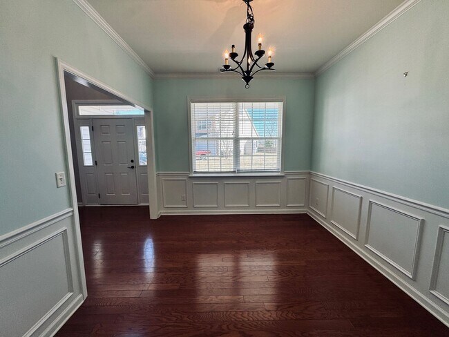 Building Photo - South AVL - Well Kept, Large Home with Garage