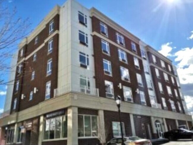 Building Photo - 2 Cliveden St