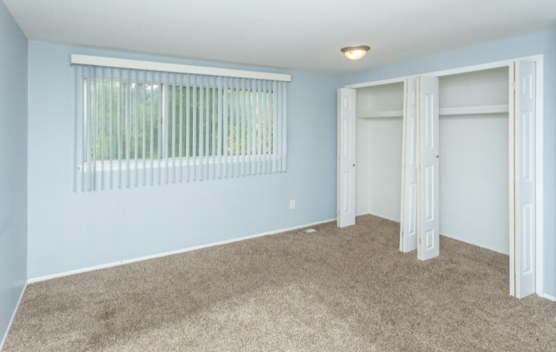Spacious Bedrooms - Kings Pointe Apartments - Warren, MI