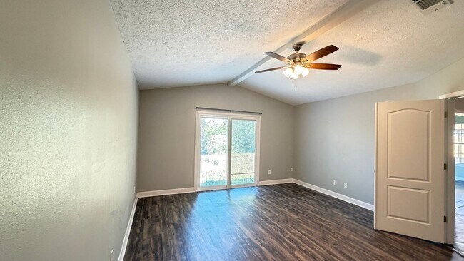 Building Photo - The Glads