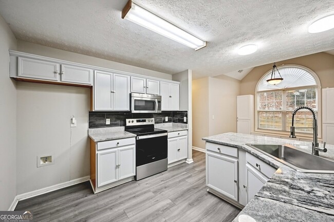 Building Photo - 25 Castlehill Ct