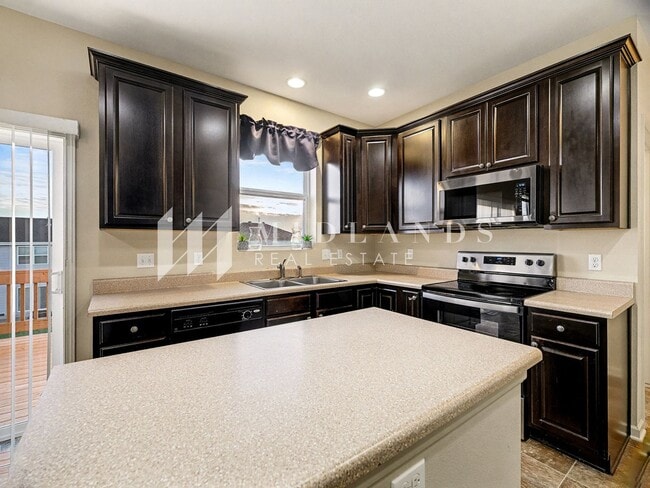 Building Photo - Papillion 2 Story