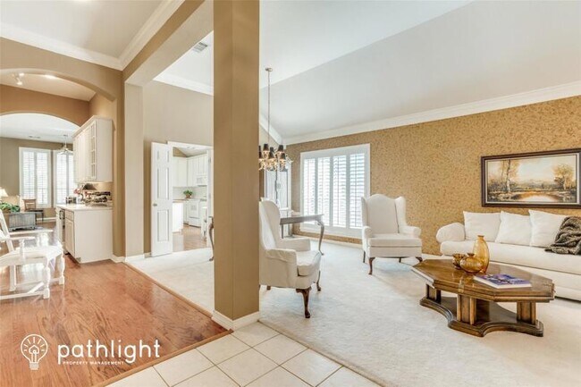 Building Photo - 2885 Ridgedale Dr