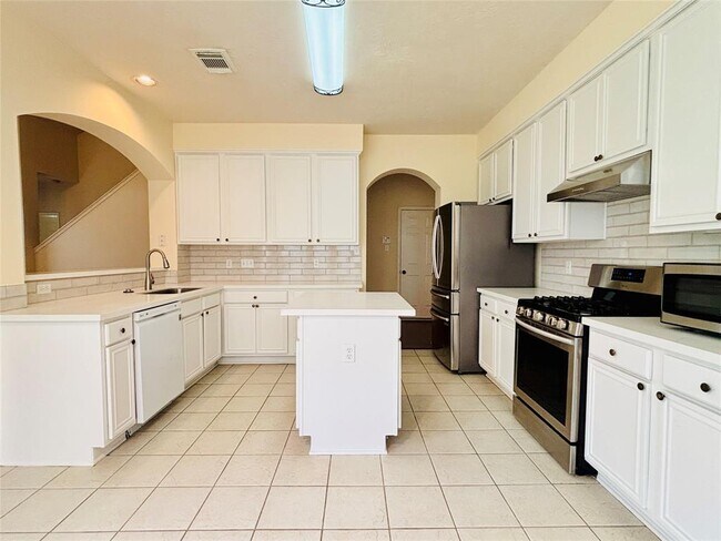 Building Photo - 1803 Stoneleigh Ct