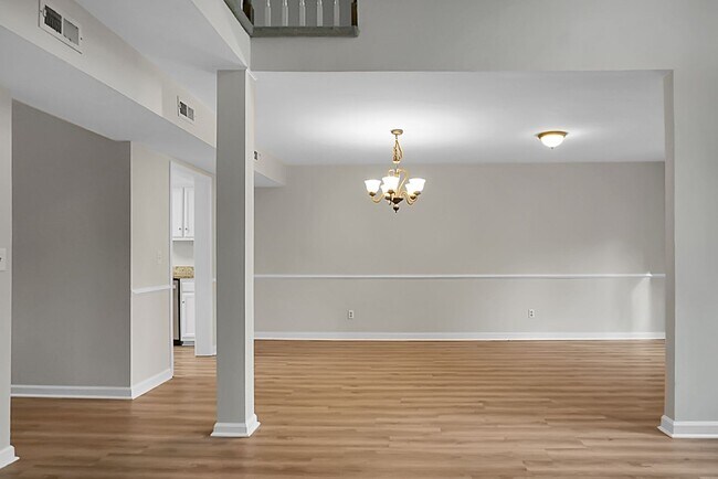 Building Photo - Spacious, Newly Renovated Villa Overlookin...
