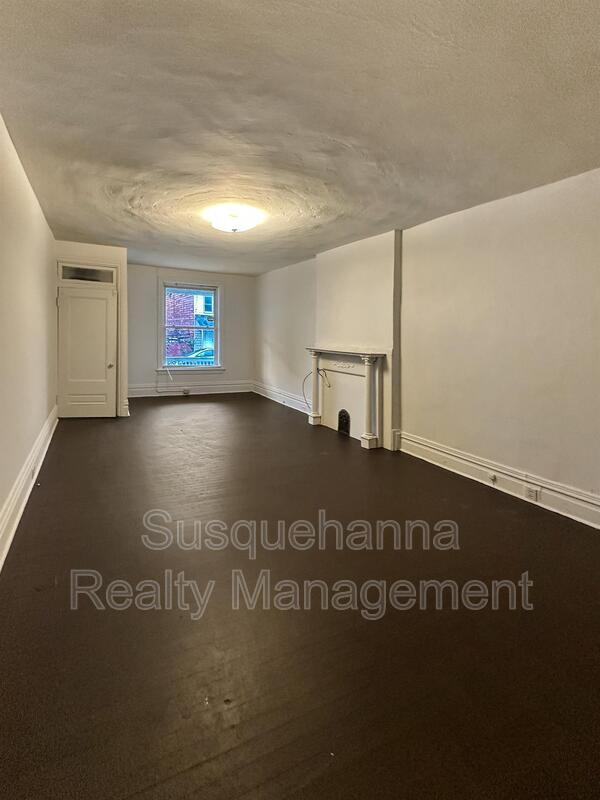 Building Photo - 337 S 15th St