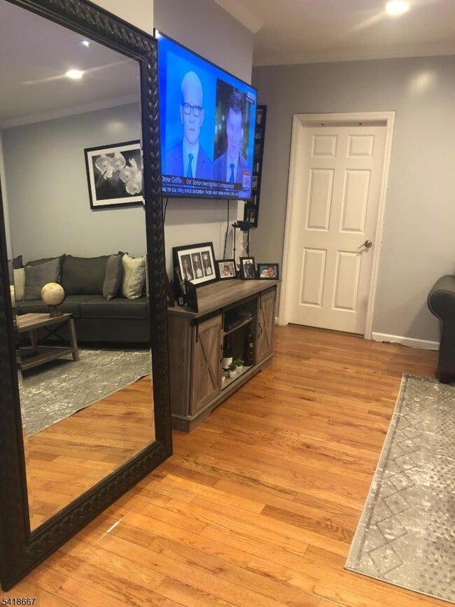 Building Photo - 334 Sherman St