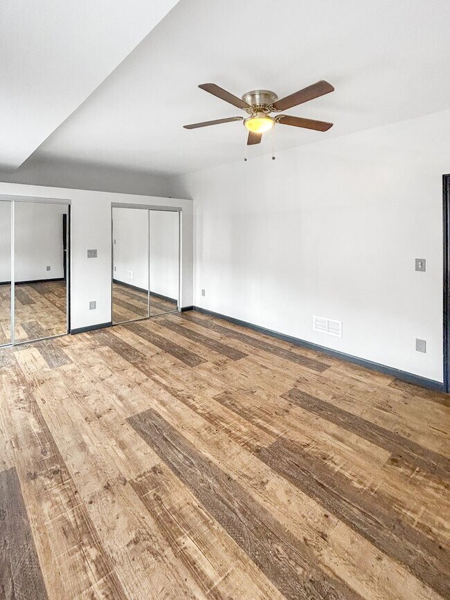 Building Photo - 101 E Lincoln Ave