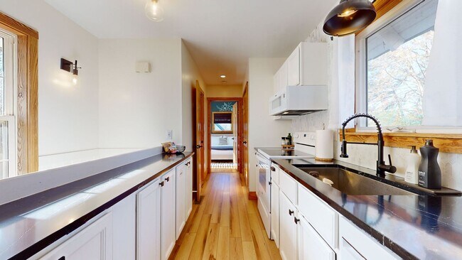 Building Photo - Adorable 3 Bedroom House near NCSU - Available August 1st!