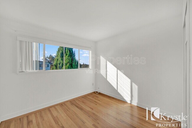 Building Photo - 1512 Sereno Dr