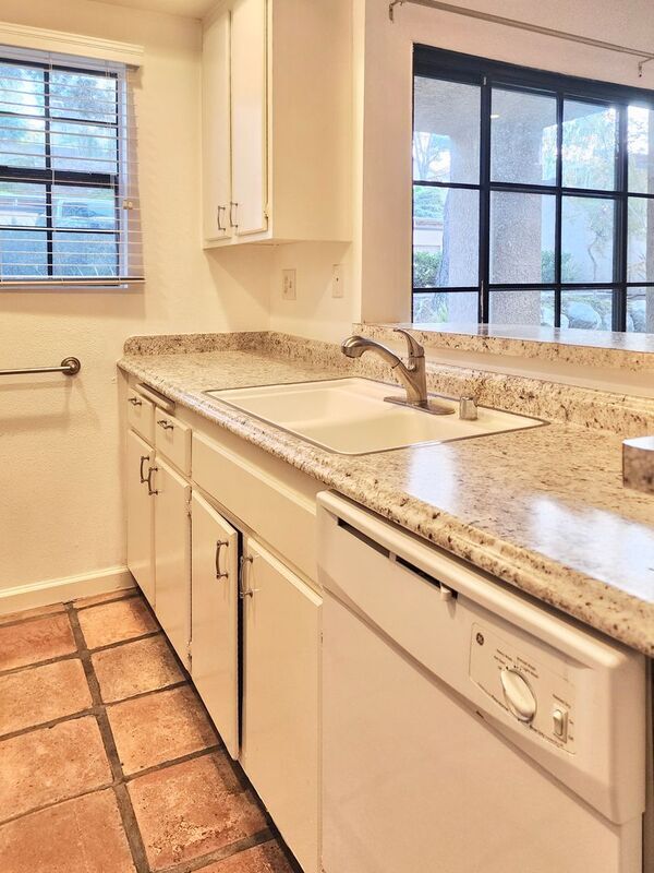 Building Photo - 1046 Calle Del Cerro