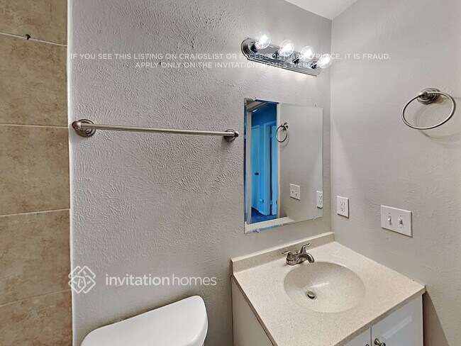 Building Photo - 15062 Kelly Pl