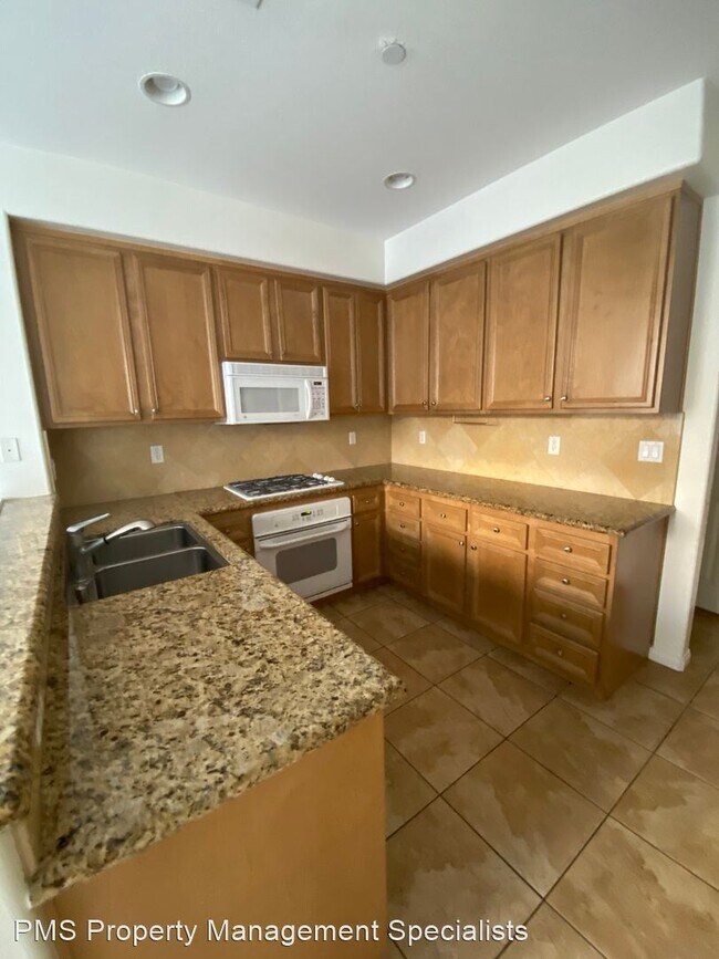 Building Photo - 3 br, 3 bath House - 4153 Laredo Ln #C