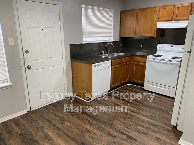 Building Photo - 1503 Nolan River Rd