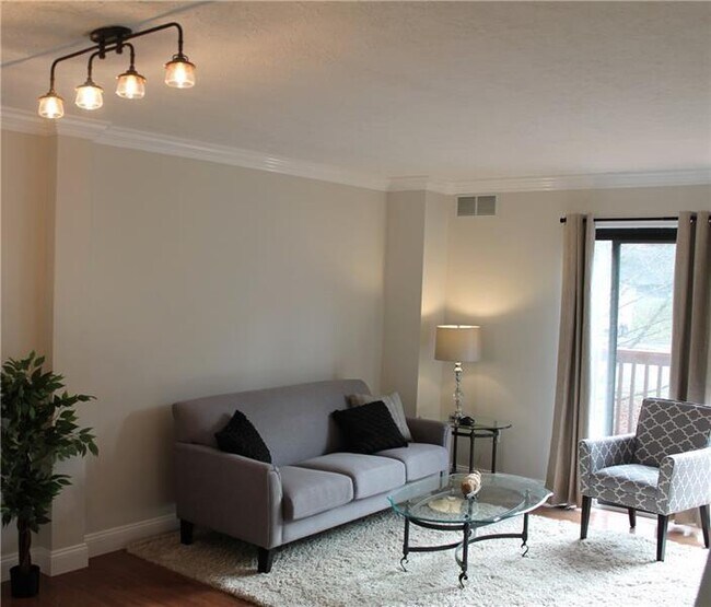 Building Photo - 136 Woodhaven Dr
