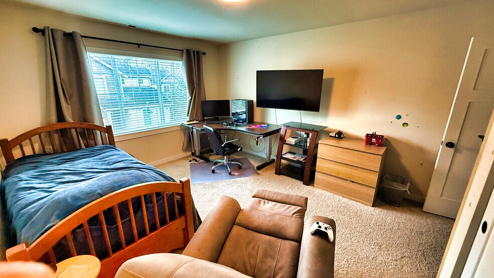 Building Photo - 14600 19th Ave W