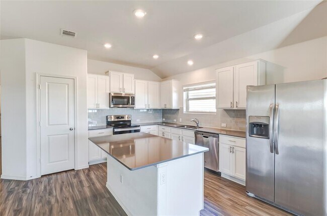 Building Photo - 730 Carol Dr