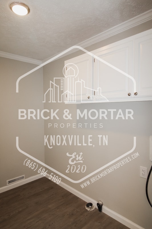 Building Photo - 1733 Lively Rd