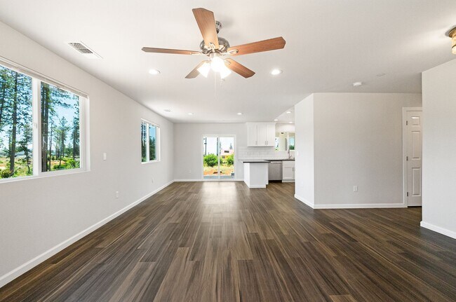 Building Photo - Paradise-Newer construction, 2 bed 2 bath +Bonus room, Garage, fenced yard, RV parking