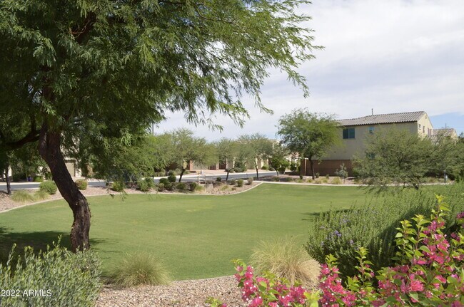 Building Photo - 2834 E Aloe Pl