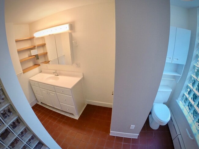 Building Photo - 5444 Claybourne St