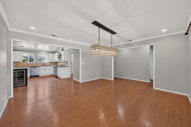 Building Photo - 4105 E Perrin Ave