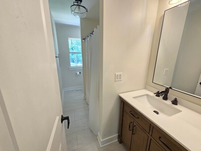 Building Photo - 6013 Bates Pike SE