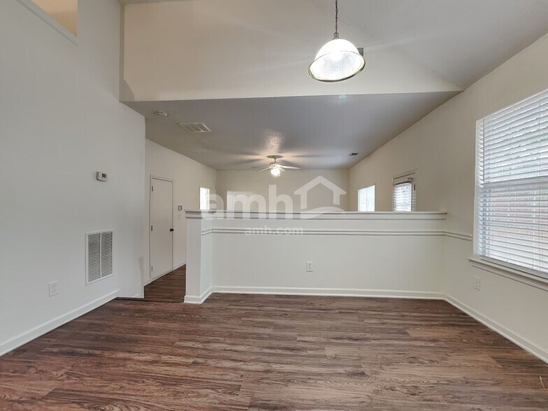 Building Photo - 148 Ventura Trl