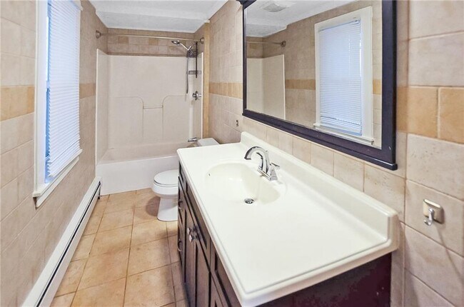 Building Photo - 292 Pleasant St