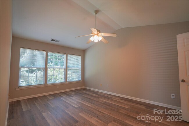 Building Photo - 2411 Normancrest Ct