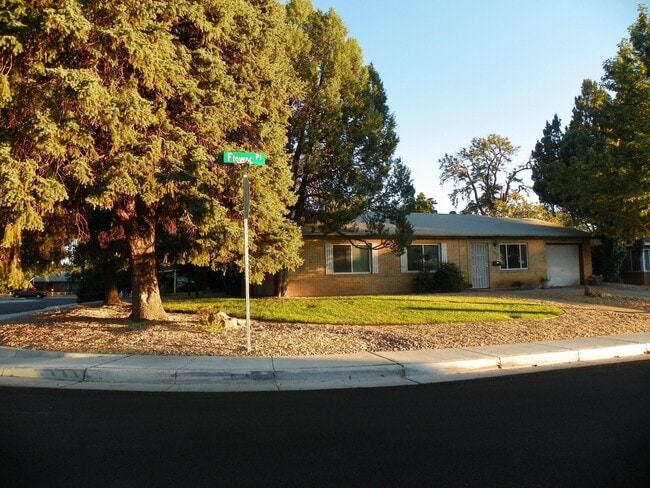 Primary Photo - 8522 Flower Pl NE