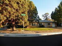Building Photo - 8522 Flower Pl NE