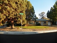 Building Photo - 8522 Flower Pl NE