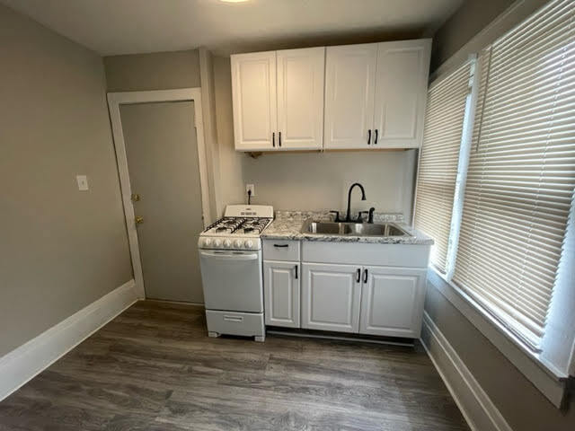 Building Photo - 404 Wooster Rd N