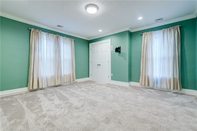 Building Photo - 450 S Main St