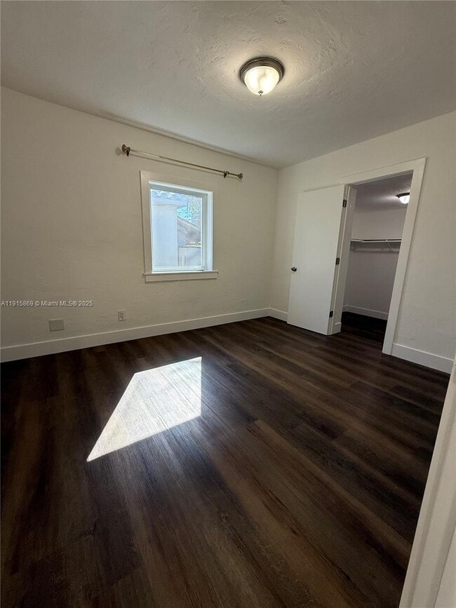 Building Photo - 2770 SW 34th Ct