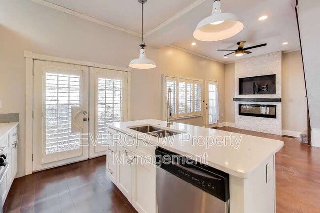 Building Photo - 1140 Hoyt Ave