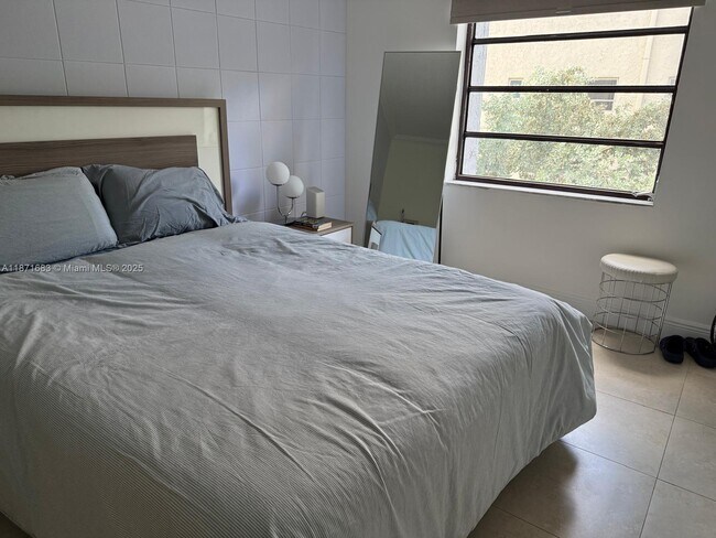 Building Photo - 3582 NE 171 St