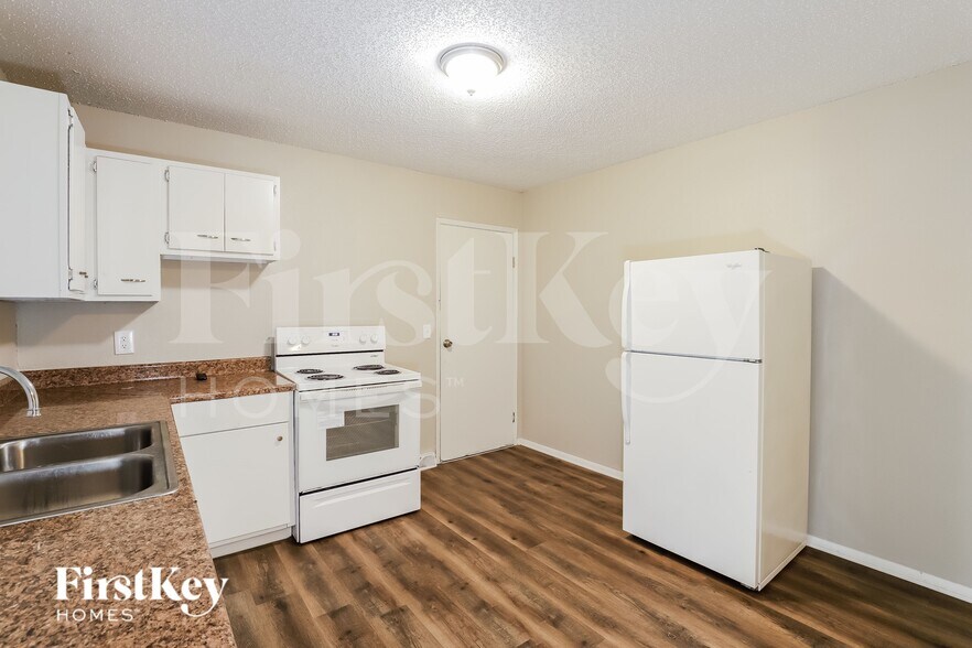 Building Photo - 5620 N Potter Ave