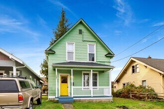 Building Photo - $1,000 Grocery Store Gift Card! 4 Bedroom,...