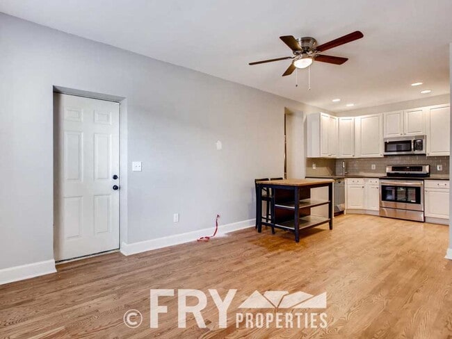 Building Photo - 610 Logan St