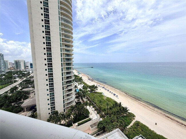 Building Photo - 16001 Collins Ave