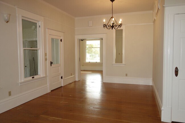 Building Photo - Charming 1910 Winters Home – 3 Bed, 2 Bath – Steps from Historic Downtown