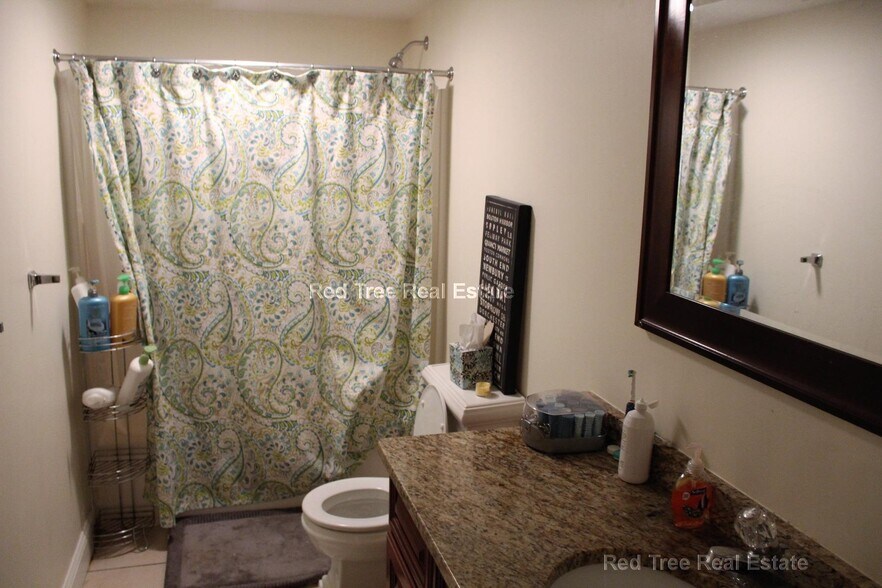 Building Photo - 10 Strathmore Rd