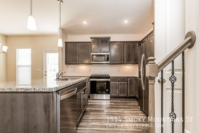 Building Photo - 1514 Smoky Mountains St