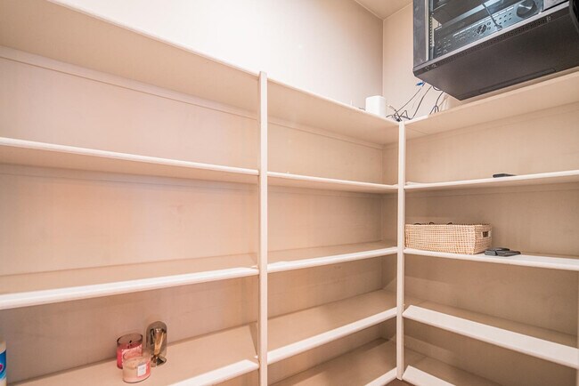 Building Photo - 3850 E Crittenden Ln