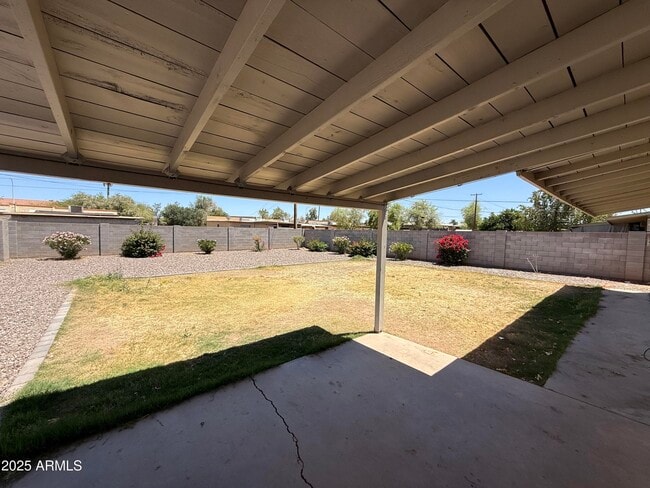 Building Photo - 301 N Apache Dr
