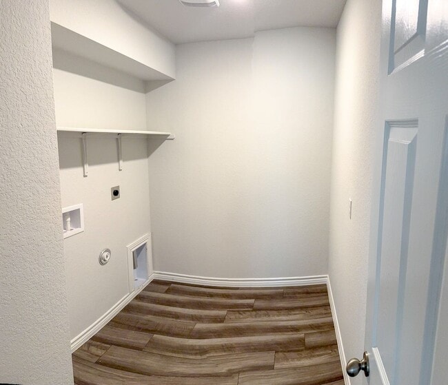 Building Photo - Available NOW This charming 1 story, 3 bed...