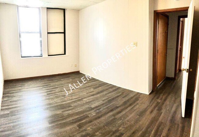 Building Photo - 313 N 12th St