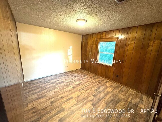 Building Photo - 704 S Edgewood Dr
